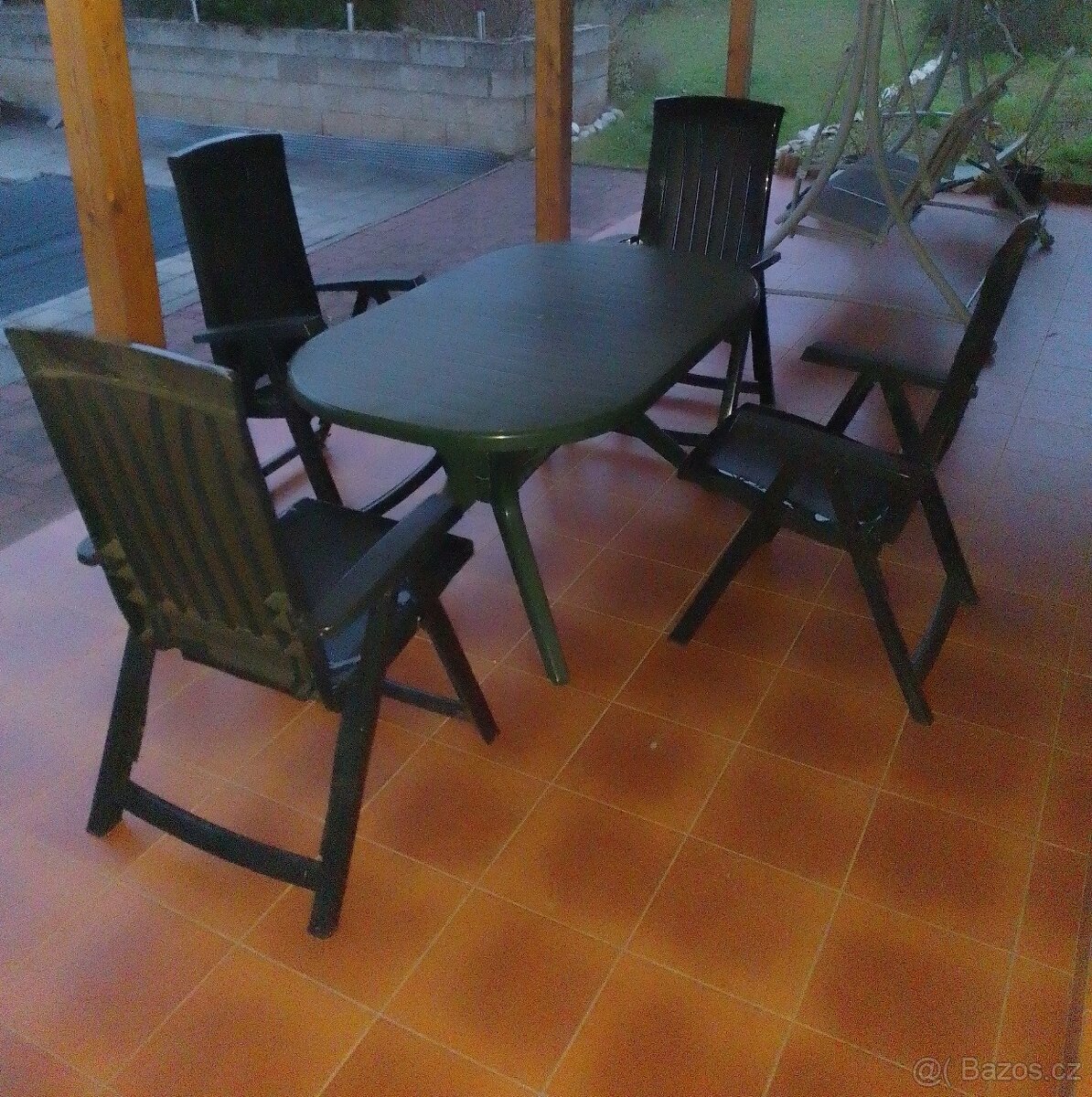 Stůl a 4 židle