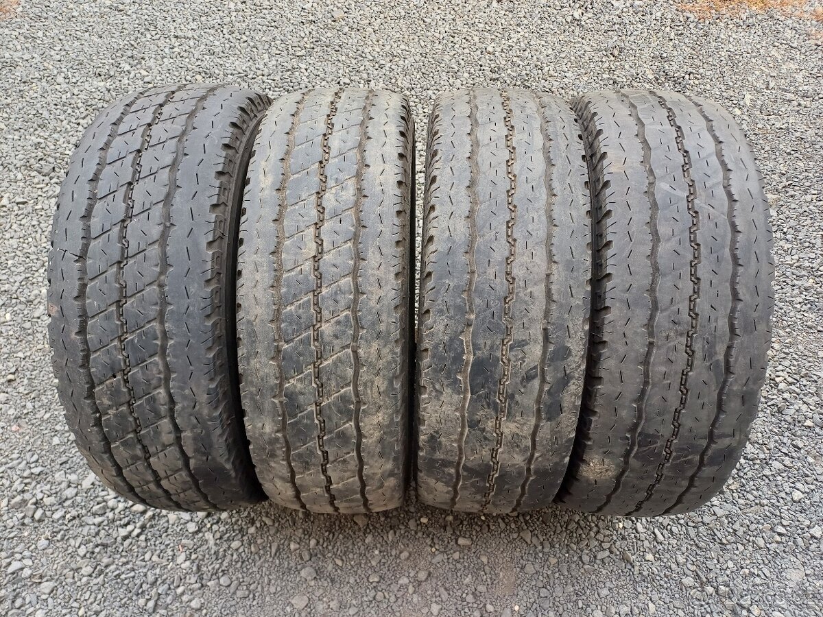 Letní pneu Bridgestone 215/70/15C 109/107T
