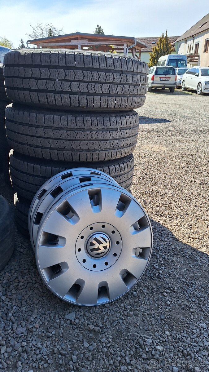 VW Caravelle zimní pneu včetně poklic