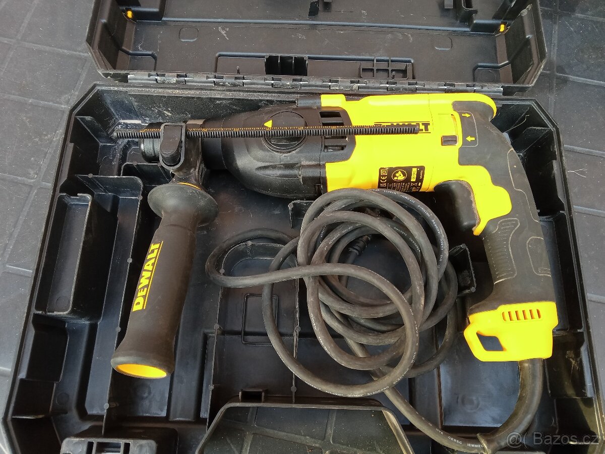 Kladivo kombinované DeWALT D25133K