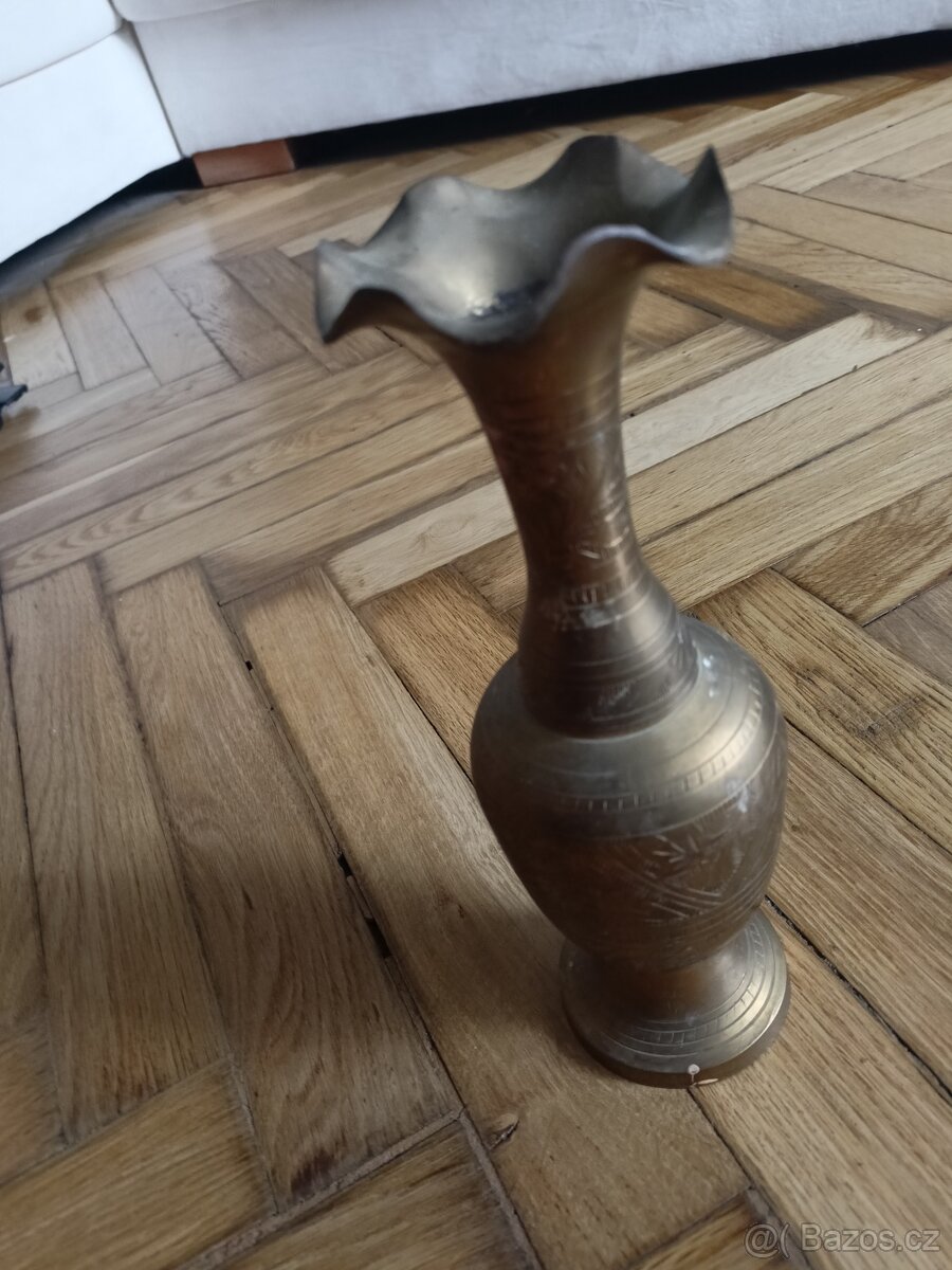 Mosazná váza