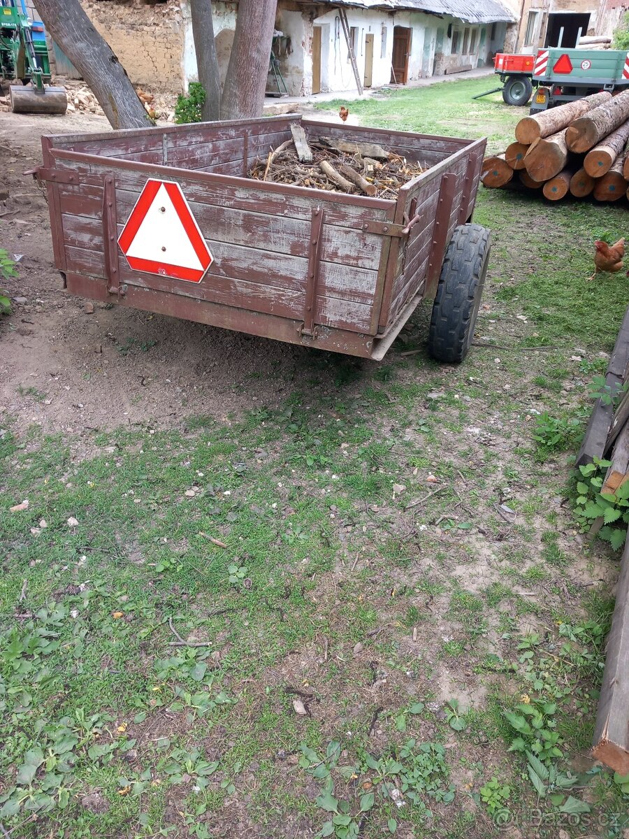 Dvoukolový vlek za traktor