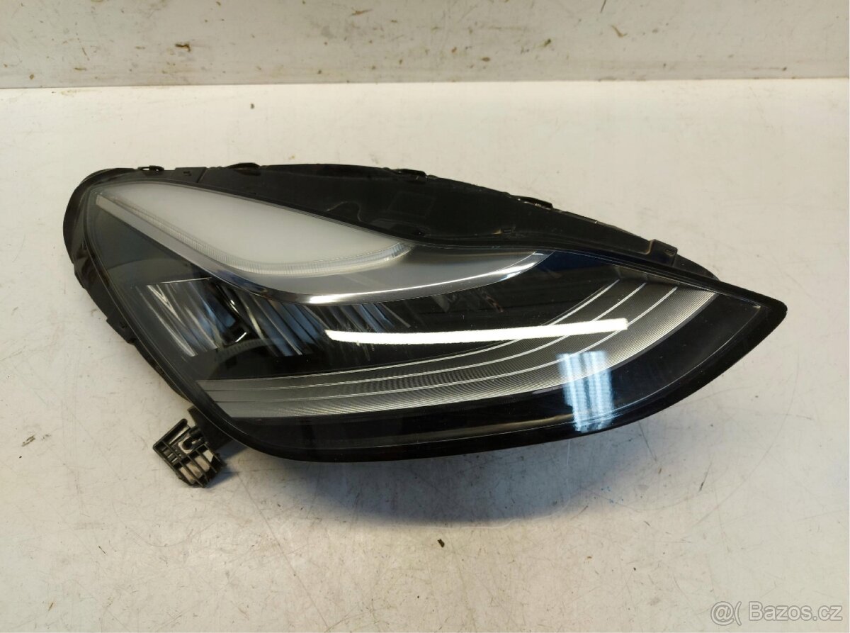 TESLA MODEL 3 pravá přední svítilna RHD