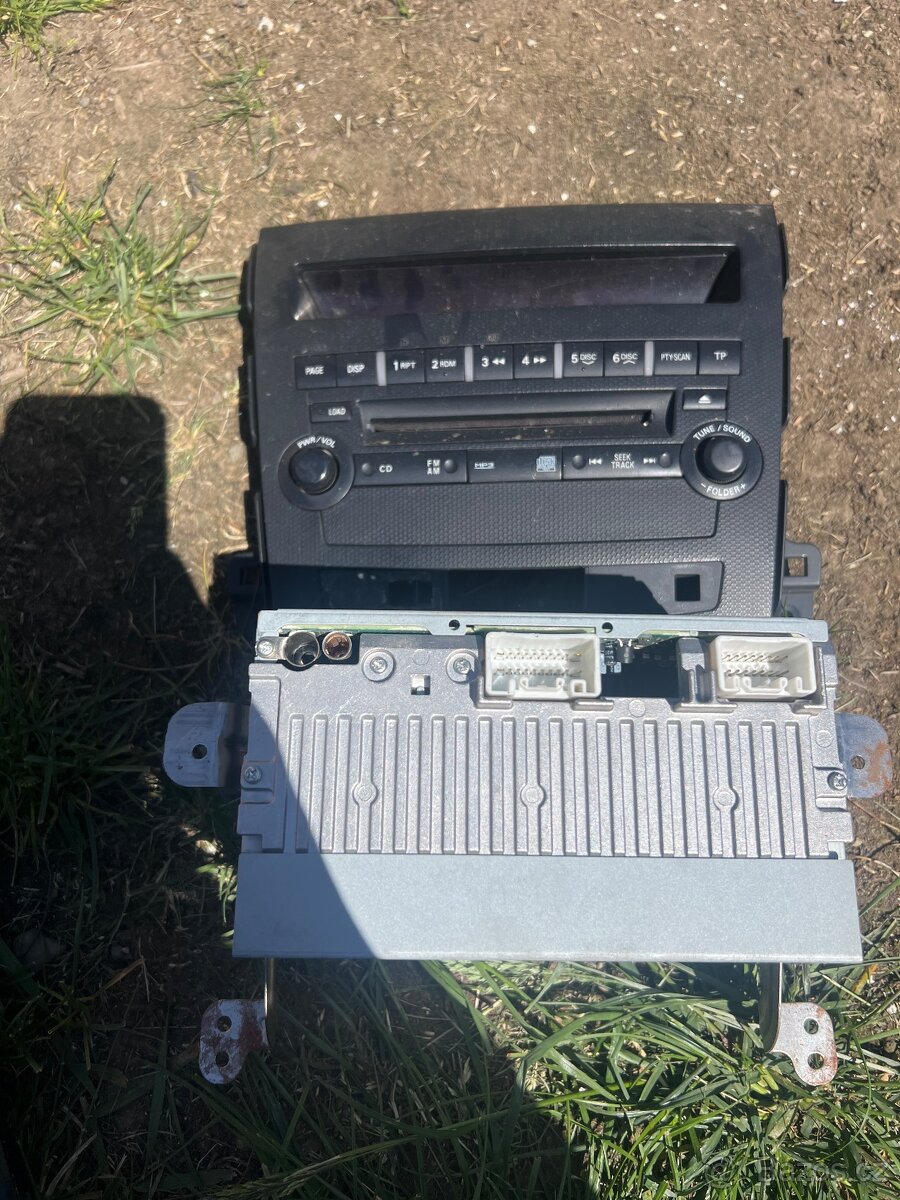 Ramecek kolem radia a original radio mitsubishi
