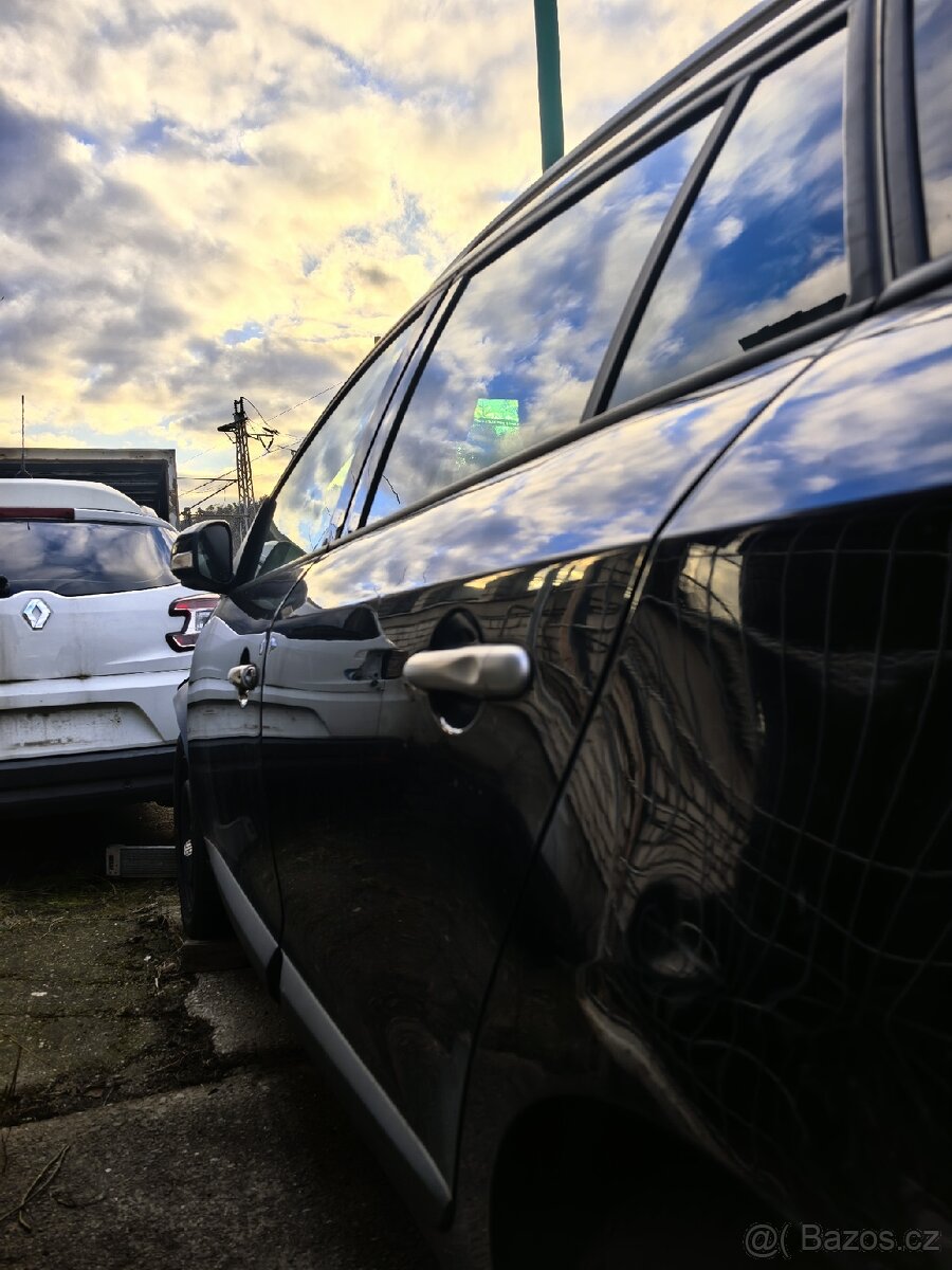 Dveře Megane 3 combi zadní levé bez lakování