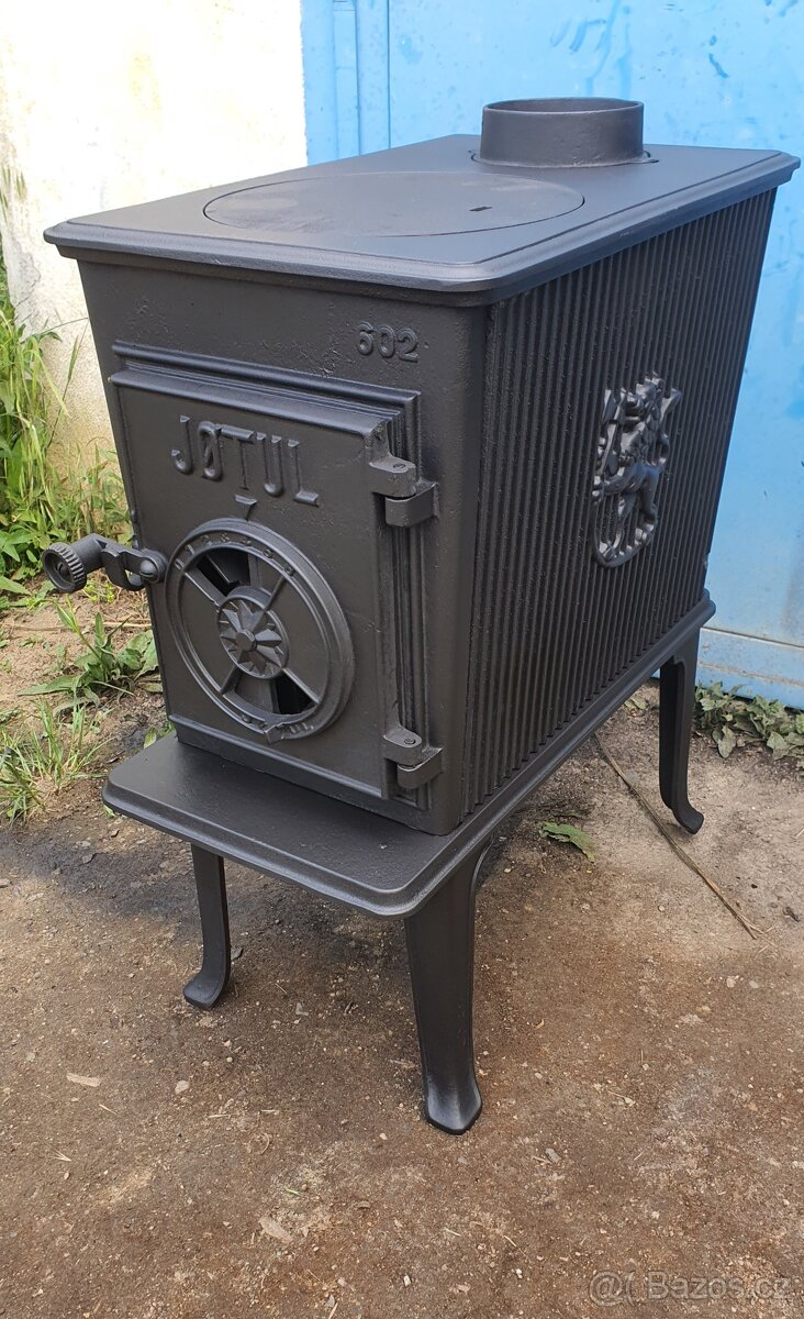 Litinová kamna Jotul F 602 N černý lak