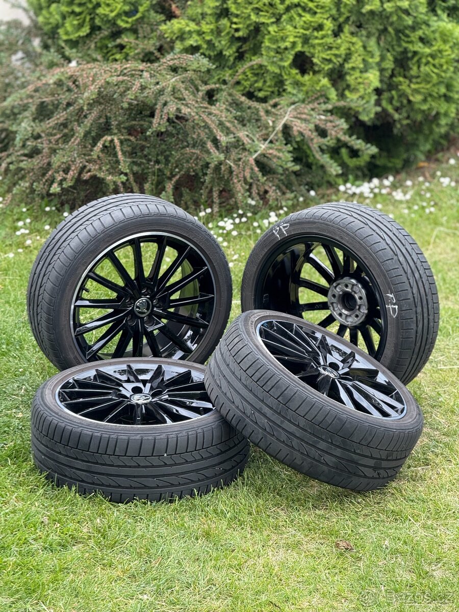 Letní černá kola - 215/40R17 (Disky + Gumy)