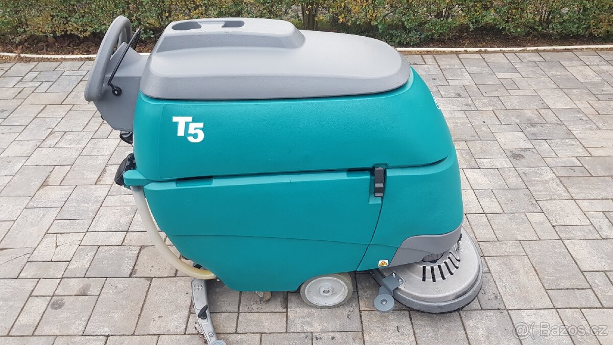 Podlahový mycí stroj tennant T5 s vlastním pohonem