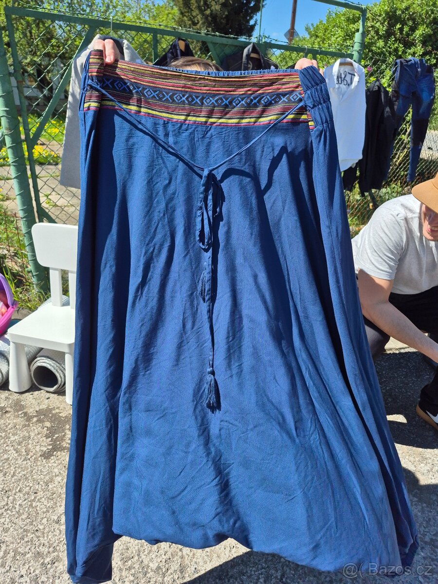 Prodám modré kalhoty, tzv.,,nasrávačky"