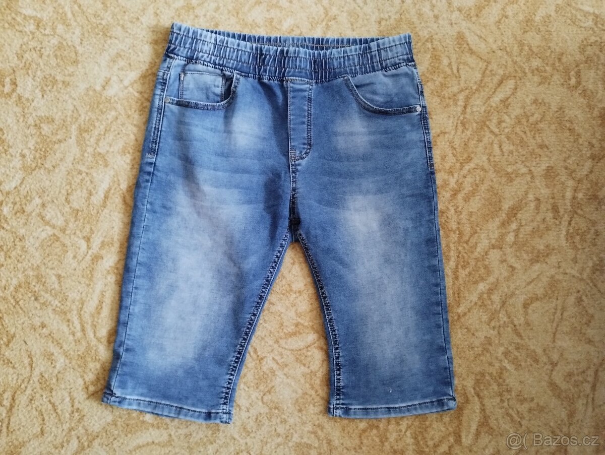 Prodám 3/4 chlapecké riflové kraťasy vel.32 v pase do gumy
