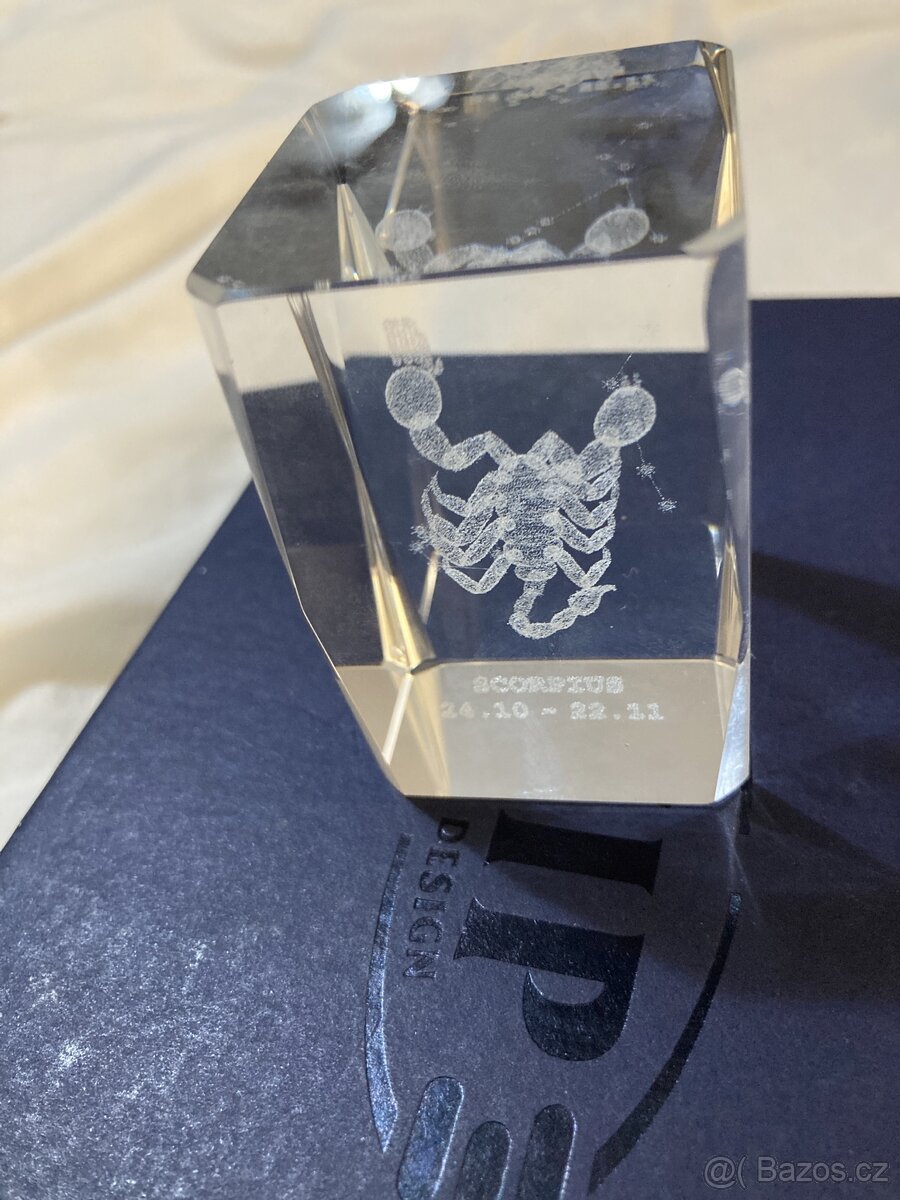 Skleněná dekorace scorpius