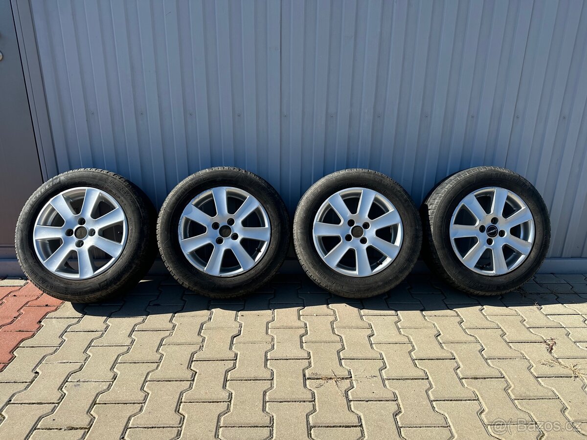 Prodám Alu disky 4x100 s Pneu Michelin 185/65R15