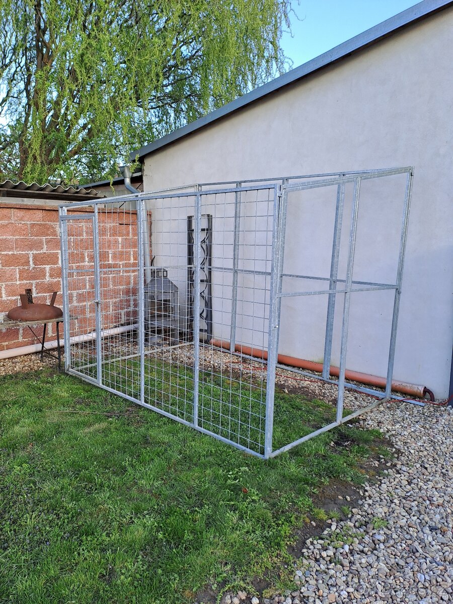 Pozinkovaný kotec pro psy