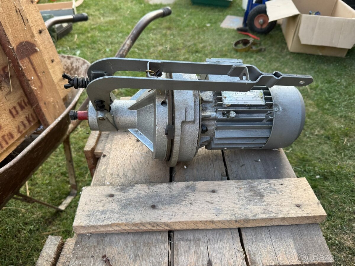 Přírubový motor Elitex