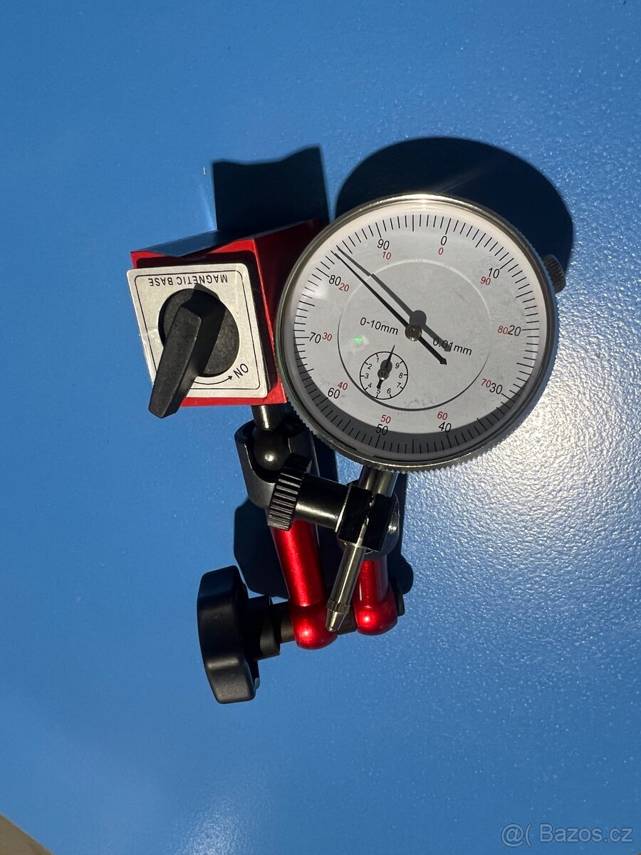 Měřící hodinky – úchylkoměr s magnetickým stojánkem