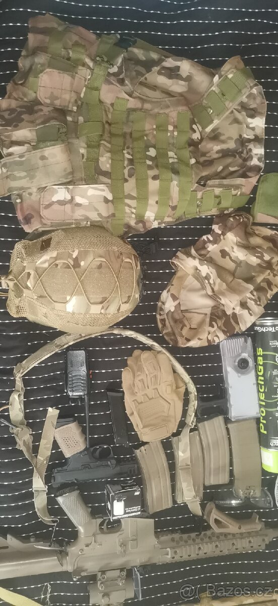 Airsoftová výbava.