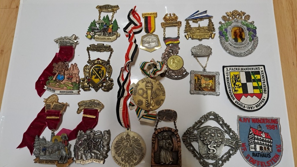 RETRO TURISTICKÉ PLAKETY