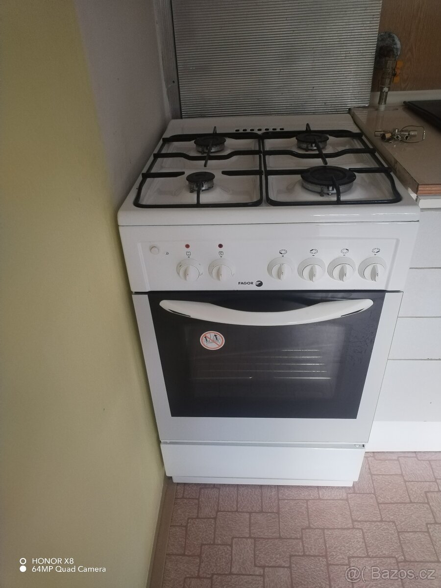 Plynový sporák 2r.starý.