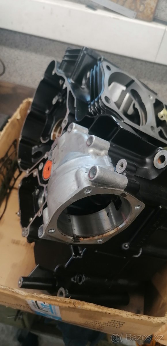 Suzuki VL 1500 intruder R. v. 2002 převodovka