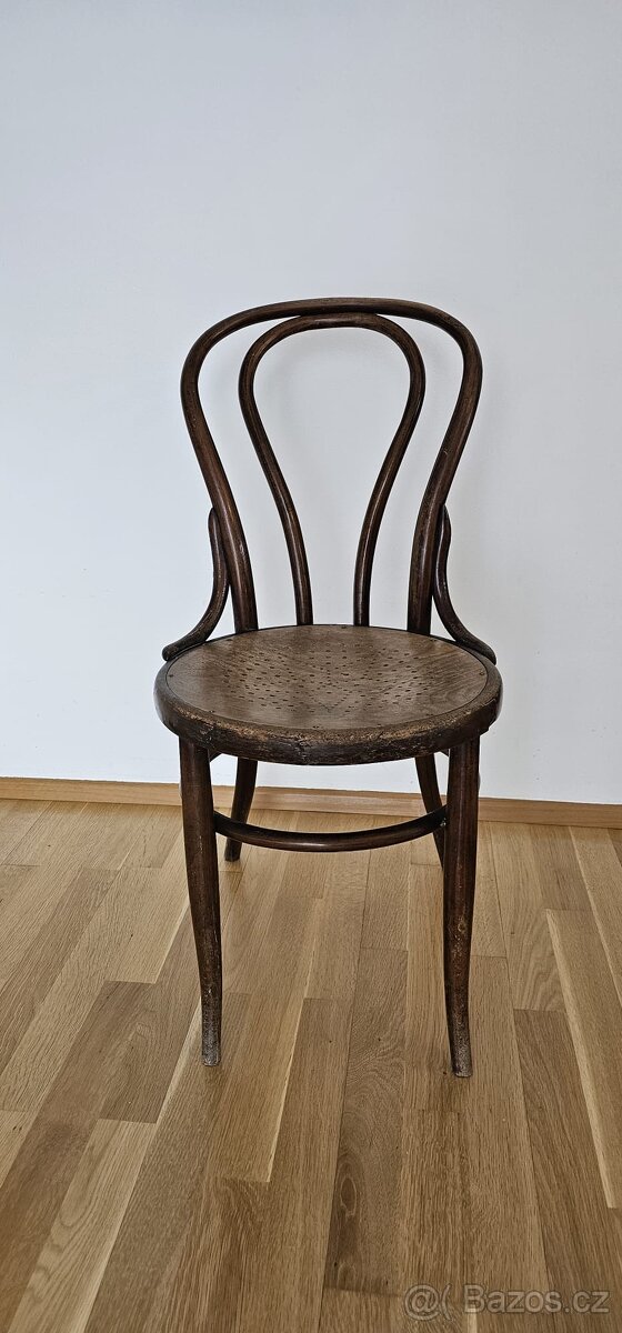 Židle z ohýbaného dřeva