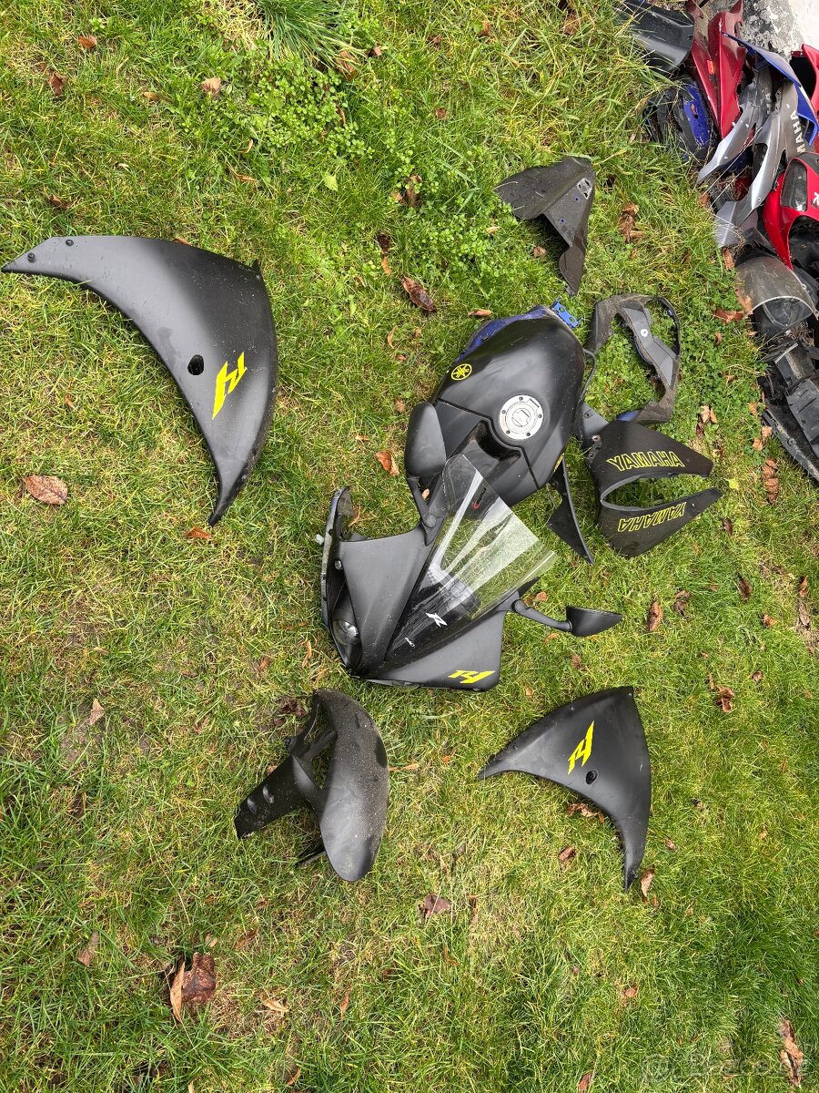 Sada plastu i s nadrzi na Yamaha R1 09-11