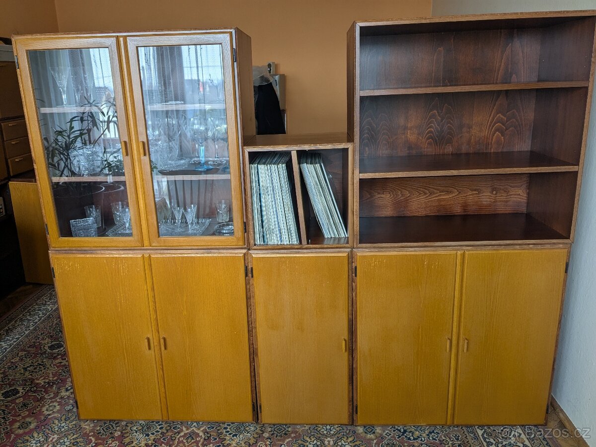 Dřevěná obývací stěna / sestava