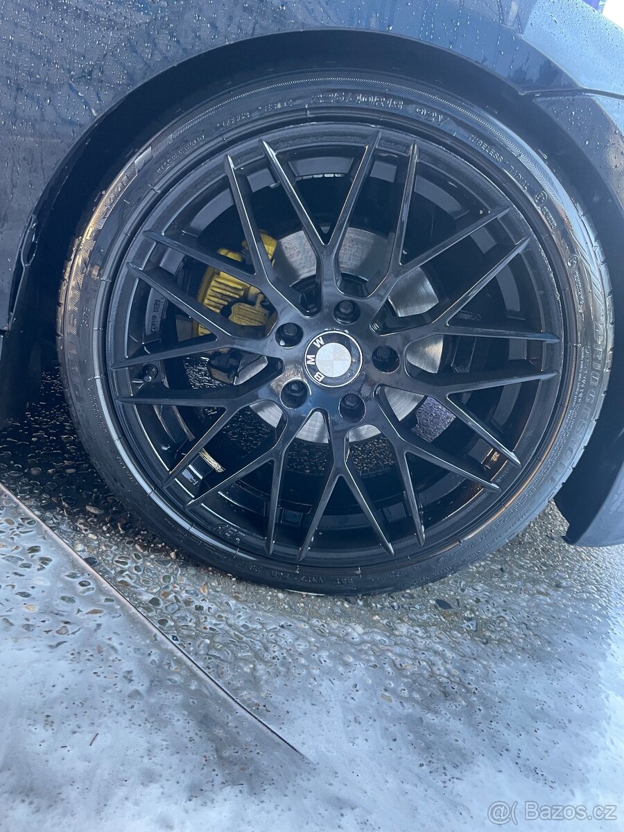 BMW kola letní r18