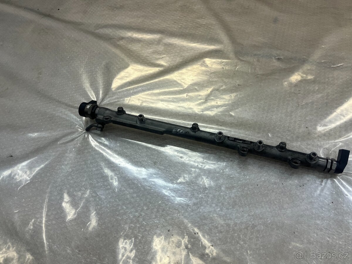 KOMPLETNÍ VSTŘIKOVACÍ LIŠTA S ČIDLEM 3.0D525D 0445216023