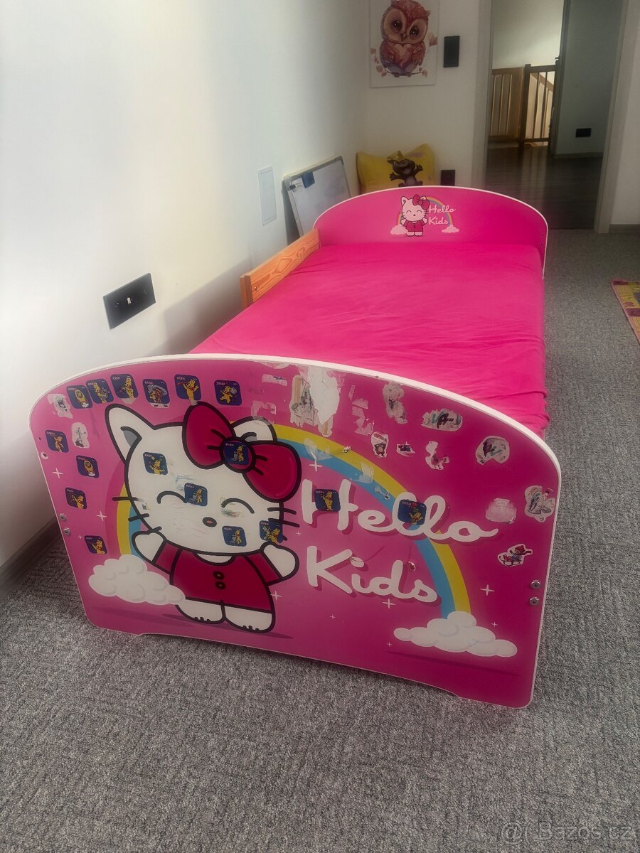 Dětská postel se zábranou