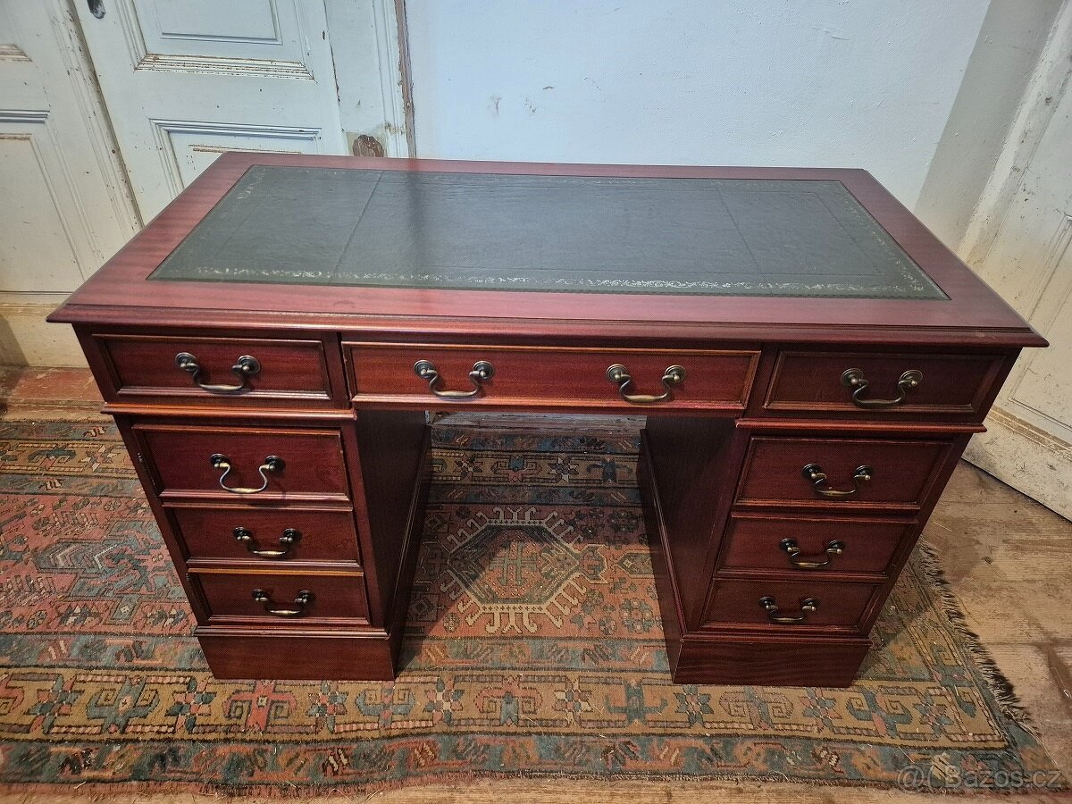 Stylový psací stůl Chesterfield