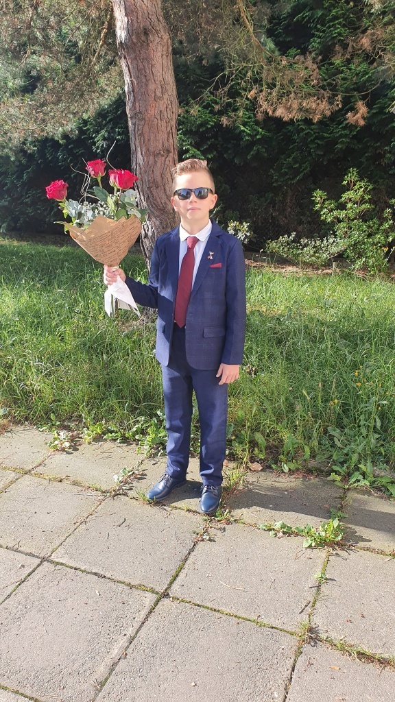 Chlapecký oblek modrý + boty 35