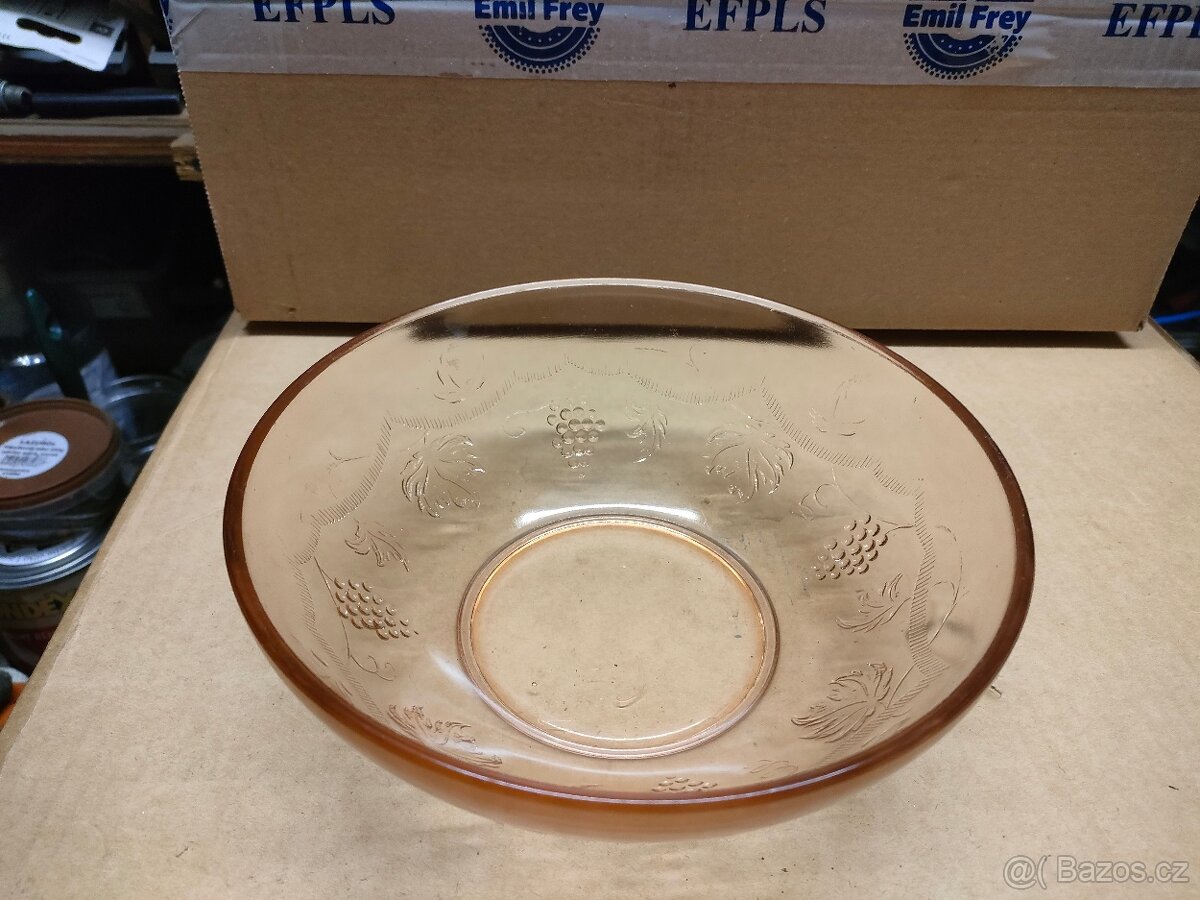 Skleněná mísa 20cm.