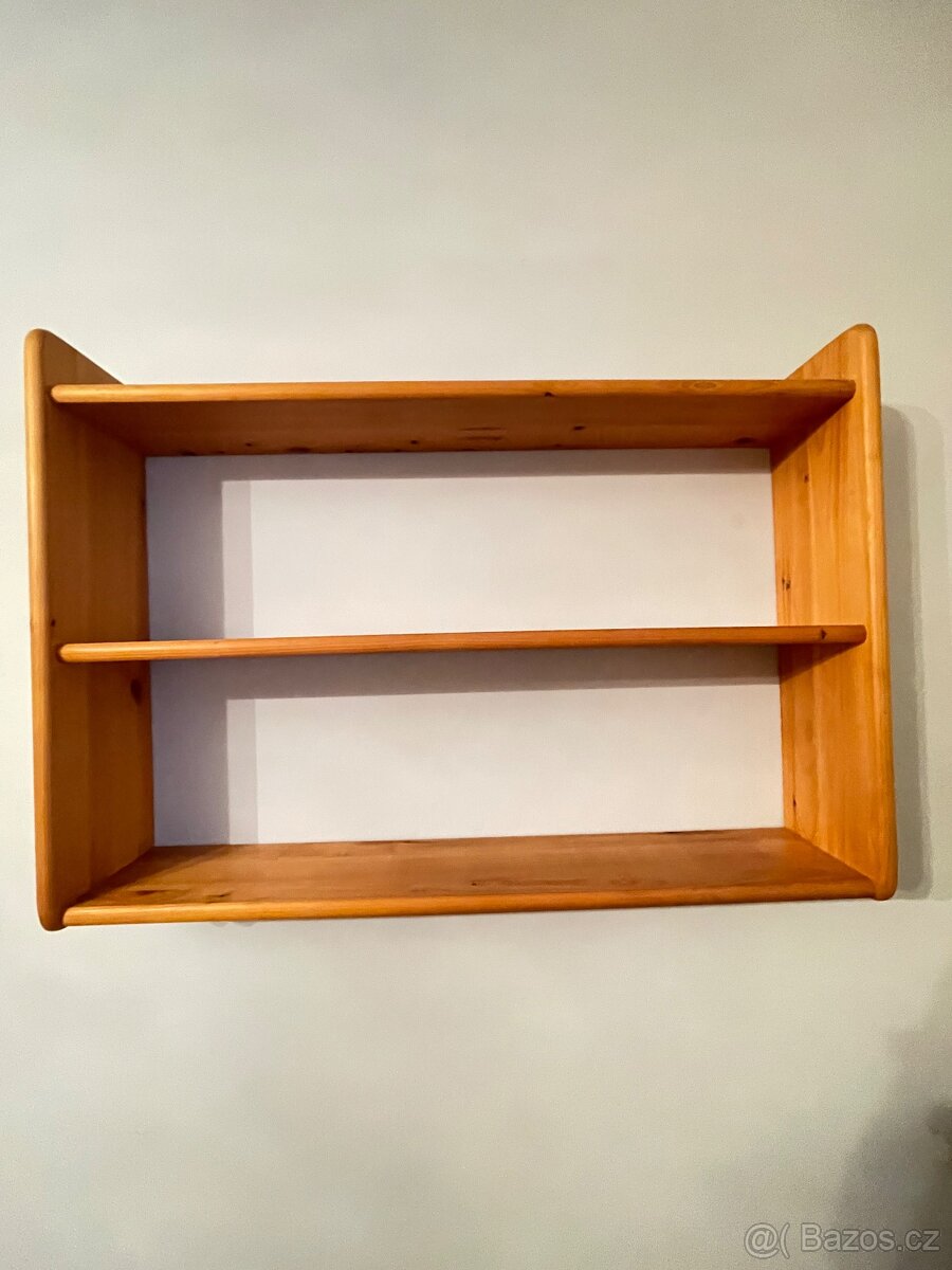 Prodám více kusů polic