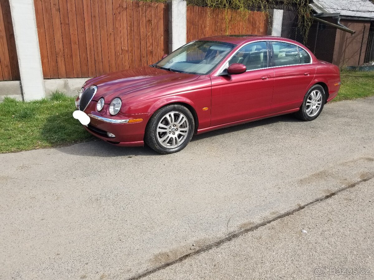 Jaguar S-Type 4.2 V8, koupeno v CZ