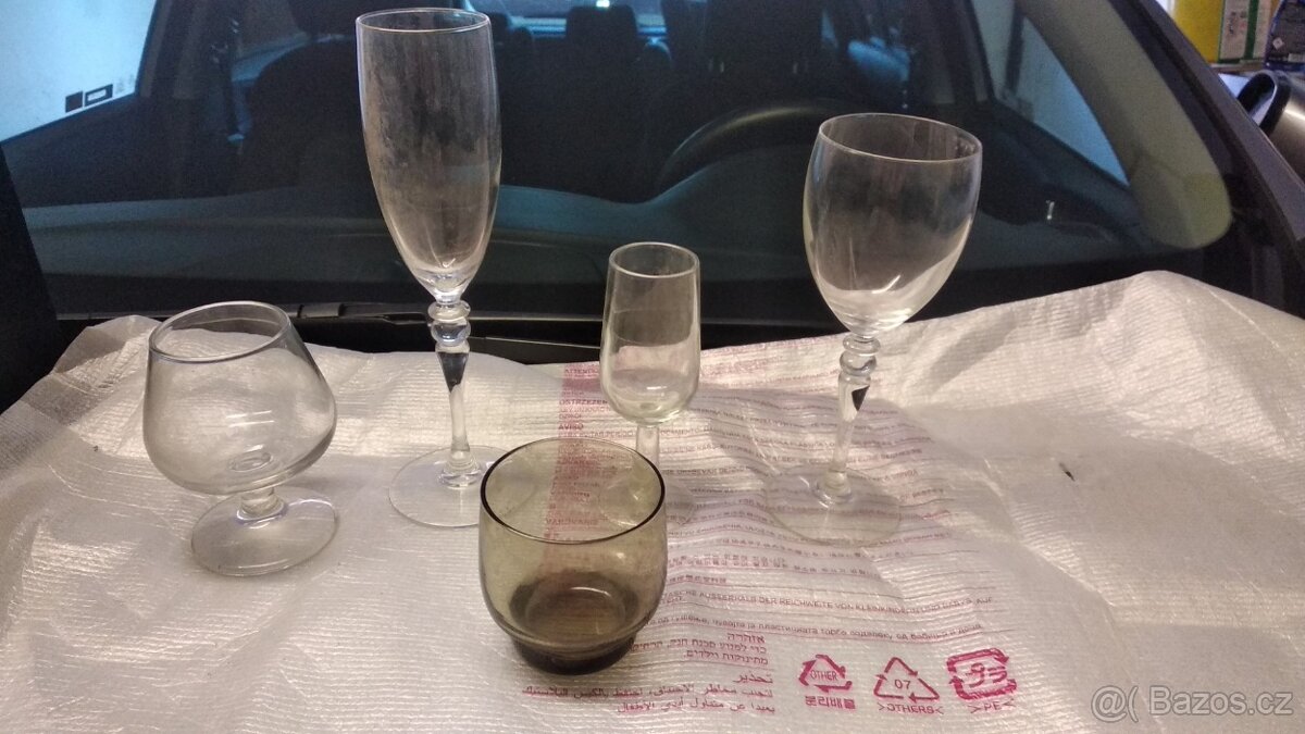 Sklenice na víno, sekt, whisky,  brandy aj.