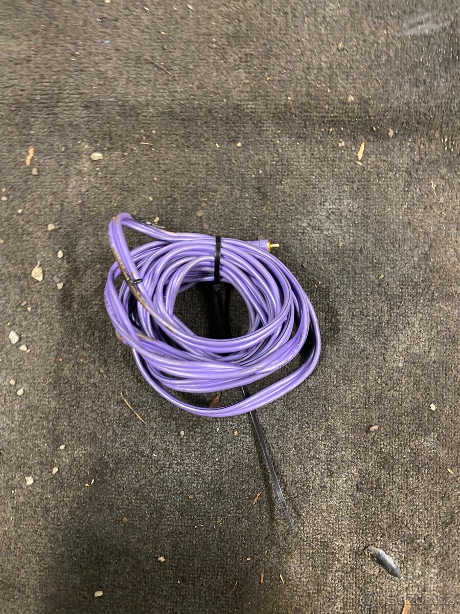 Kabely pro audio systém