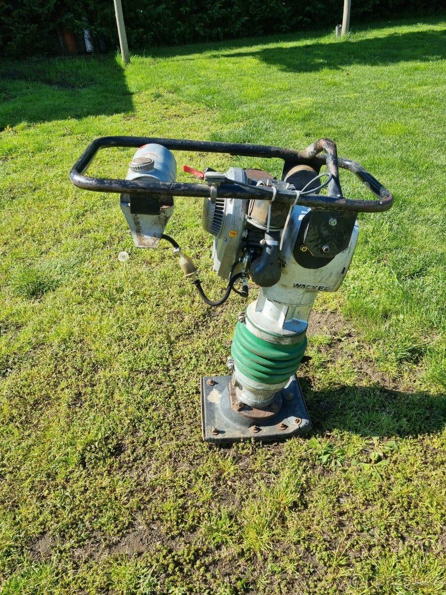 Vibrační pěch Wacker BS 65