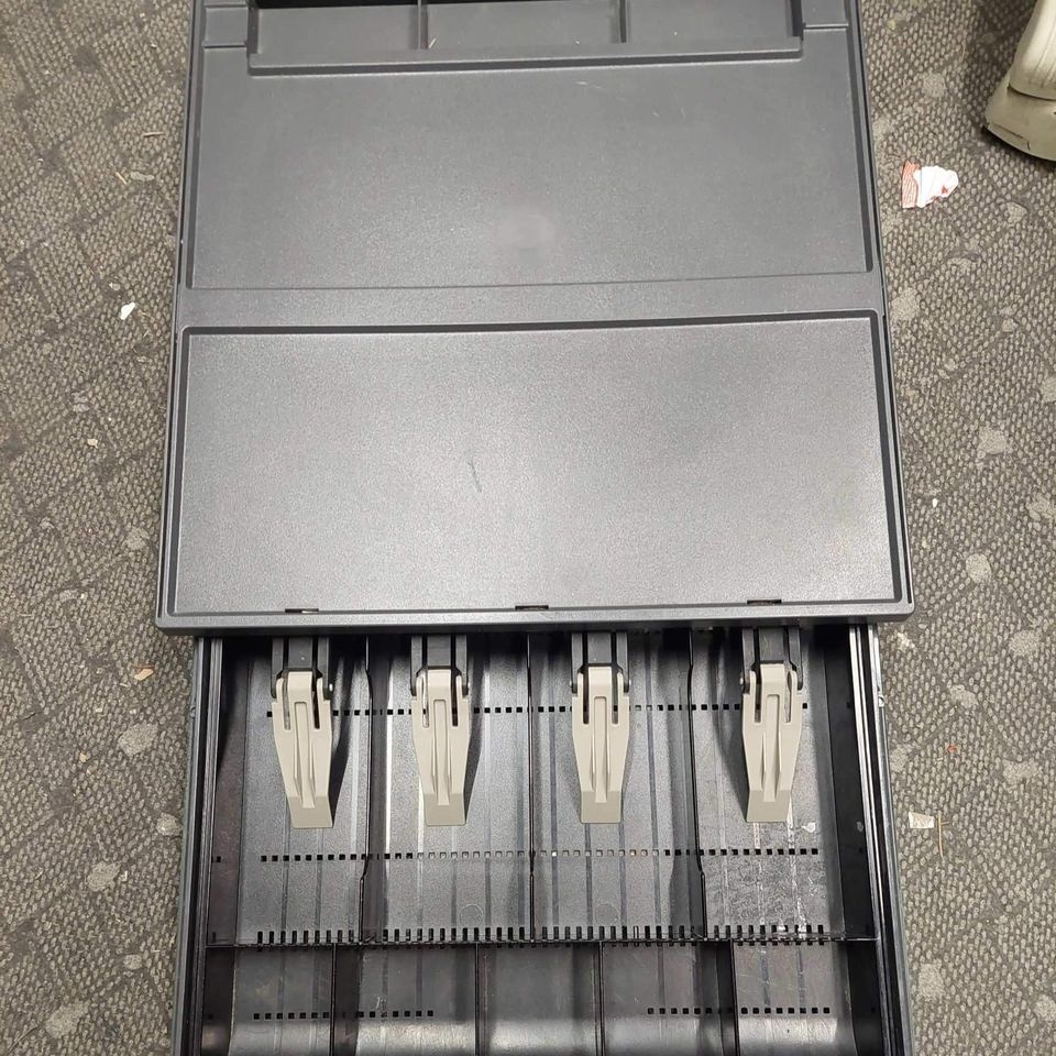 Pokladní zásuvka pro manipulaci s hotovostí + klíč