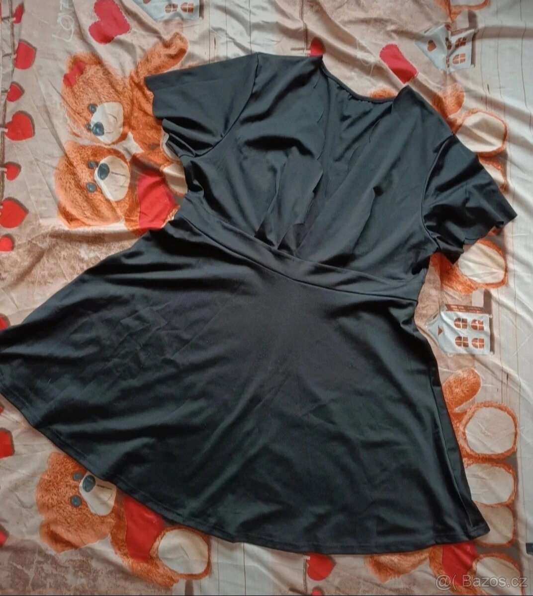 Krátké černé šaty vel 50