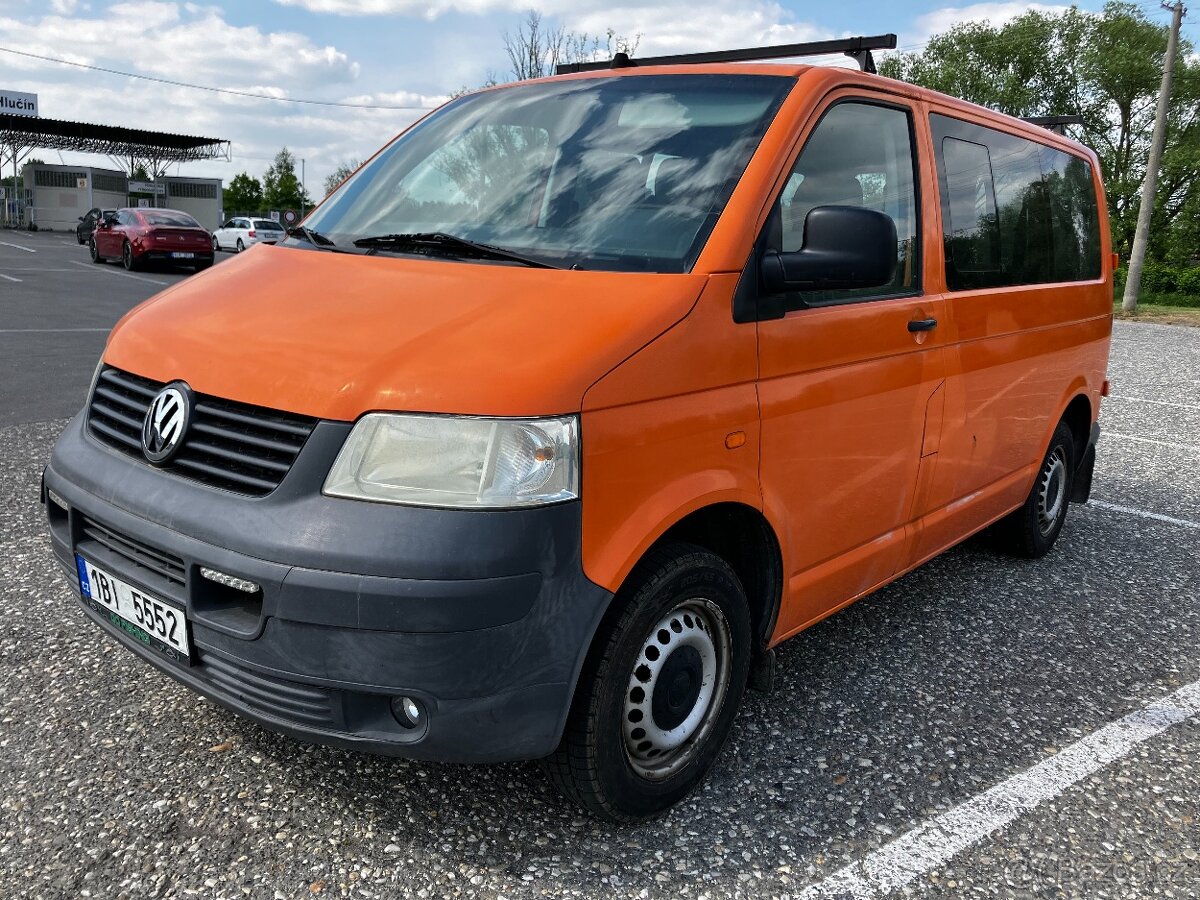 VW Transporter 2,5TDI 96kW 9 míst tažné výhřev