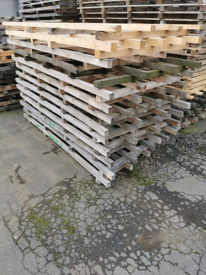 Dřevěné palety 1500x3000