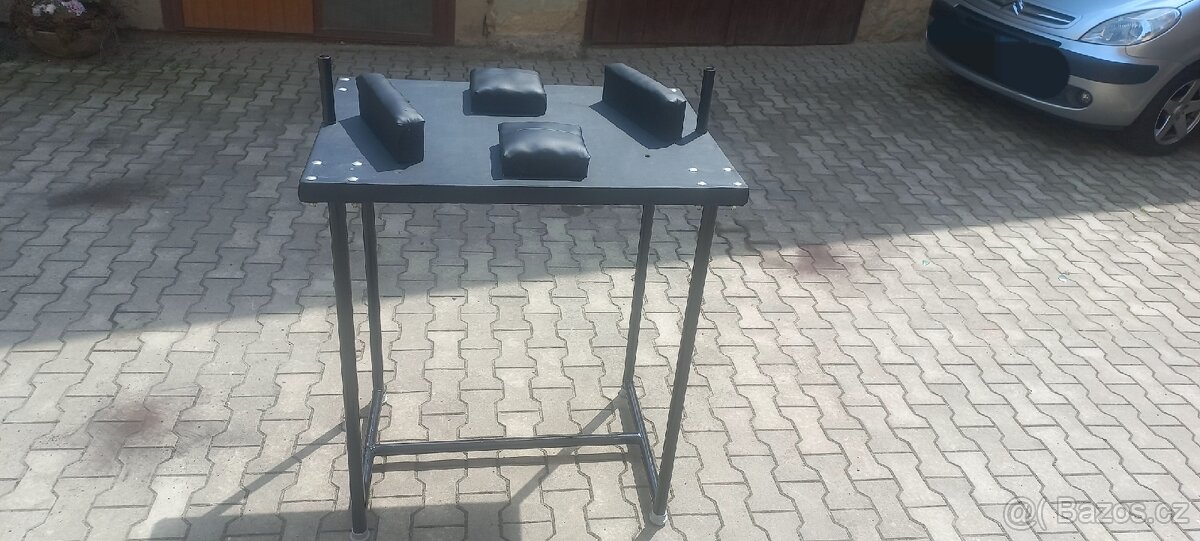 Stůl na páku