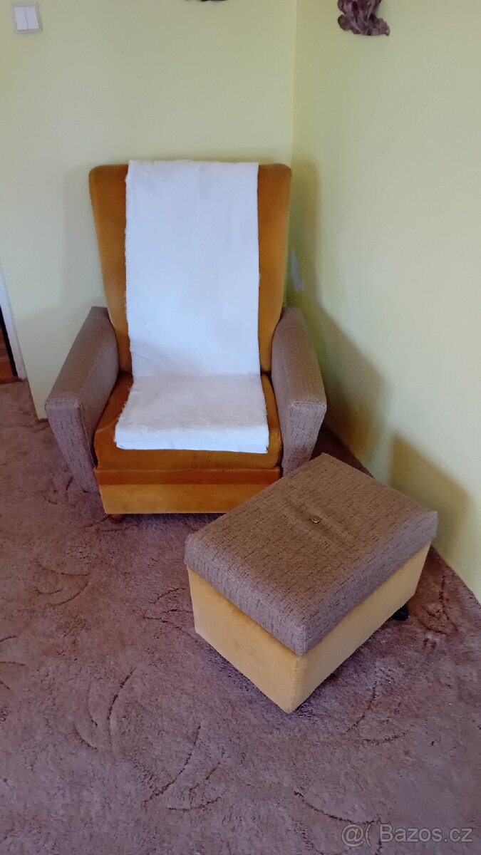 Křeslo a bobek