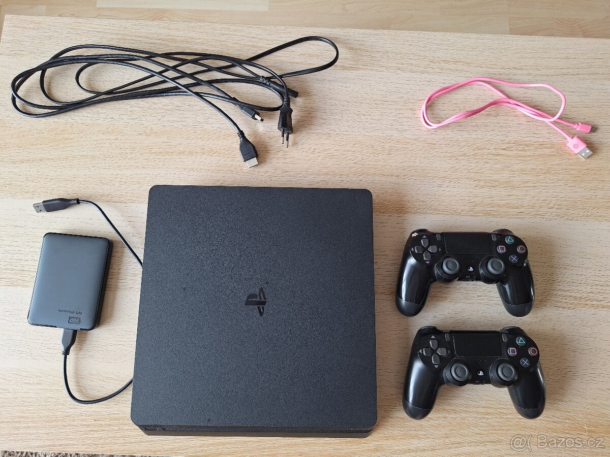 Playstation 4 Slim - 500GB + 2 ovladace