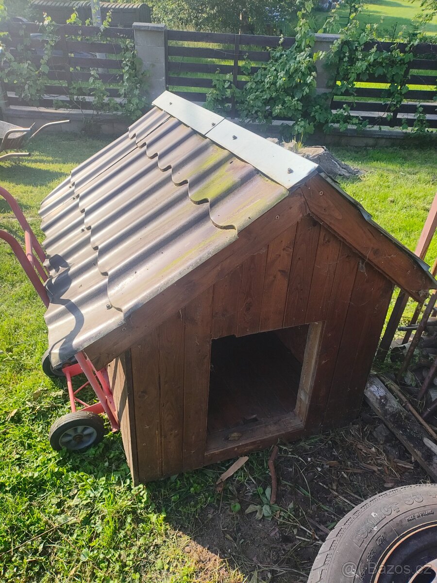 Zateplená bouda pro větší plemeno