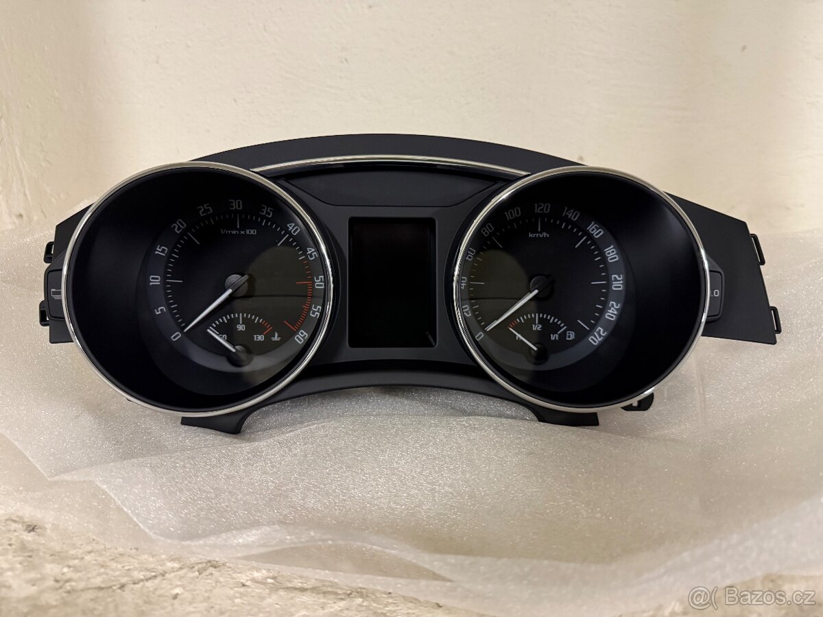 Panel přístrojů, budíky Škoda Superb II Maxidot