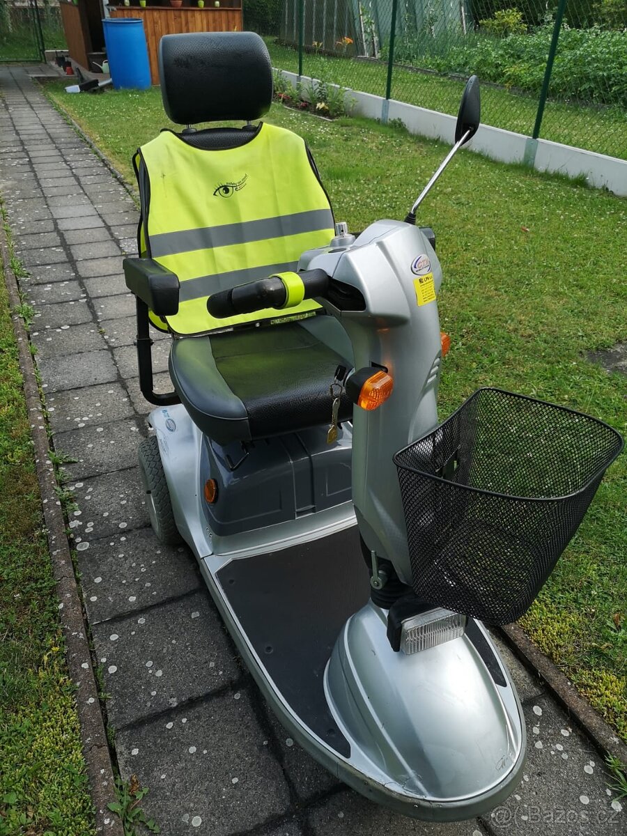 Elektrický invalidní vozík / skútr