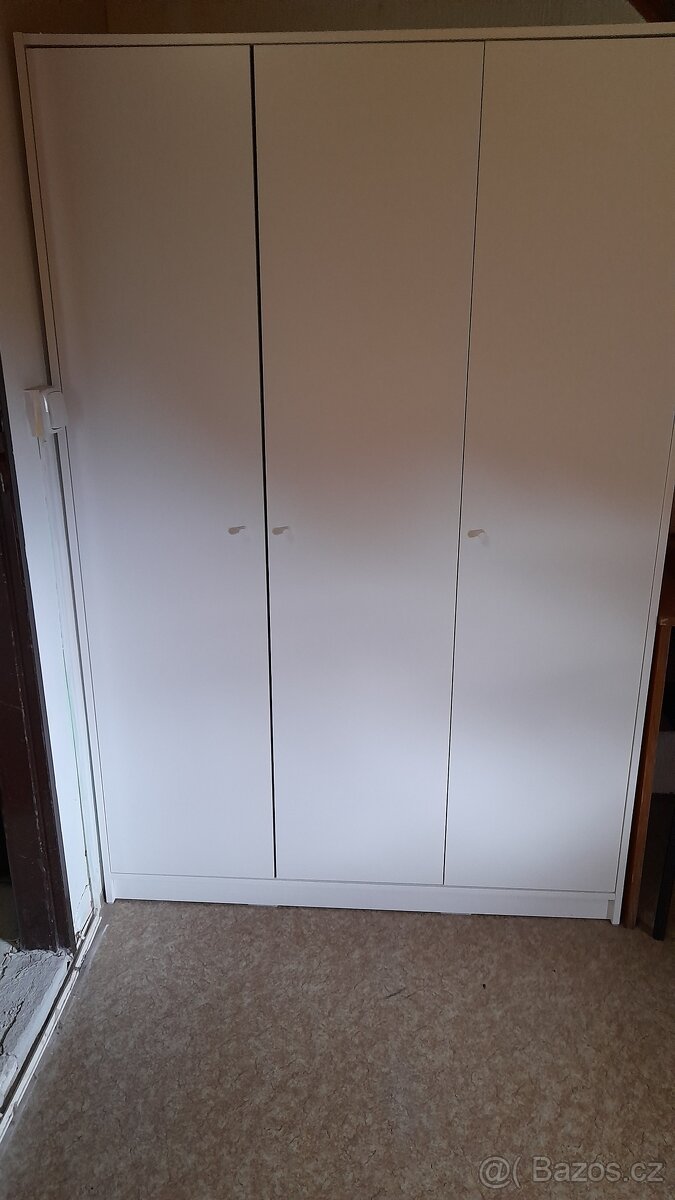 skříň IKEA