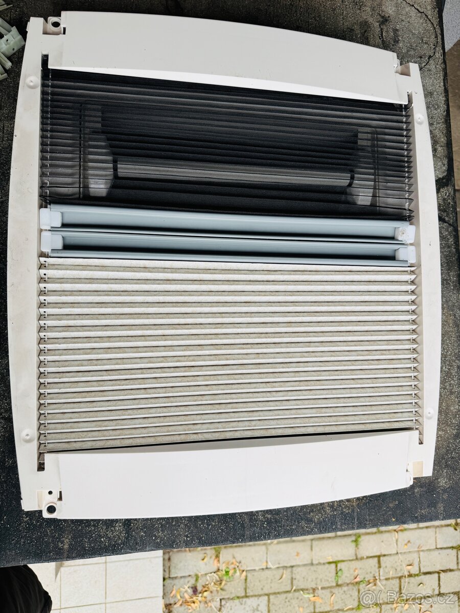 🪟 Prodám okénko z KNAUS VAN TI 650 – 2 roky staré – 3 000 Kč