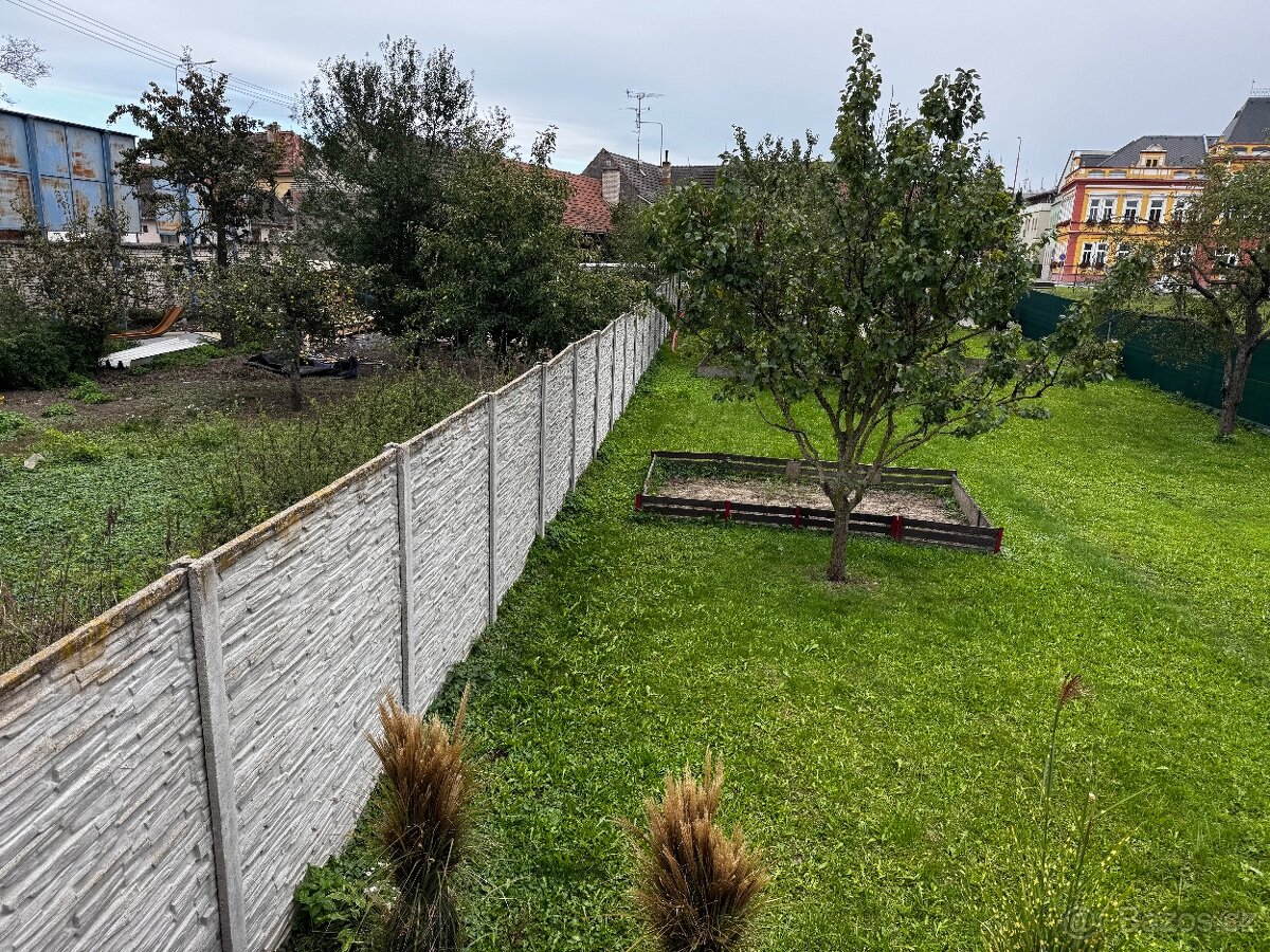 Betonový plot - štípaný kámen - jednostranný